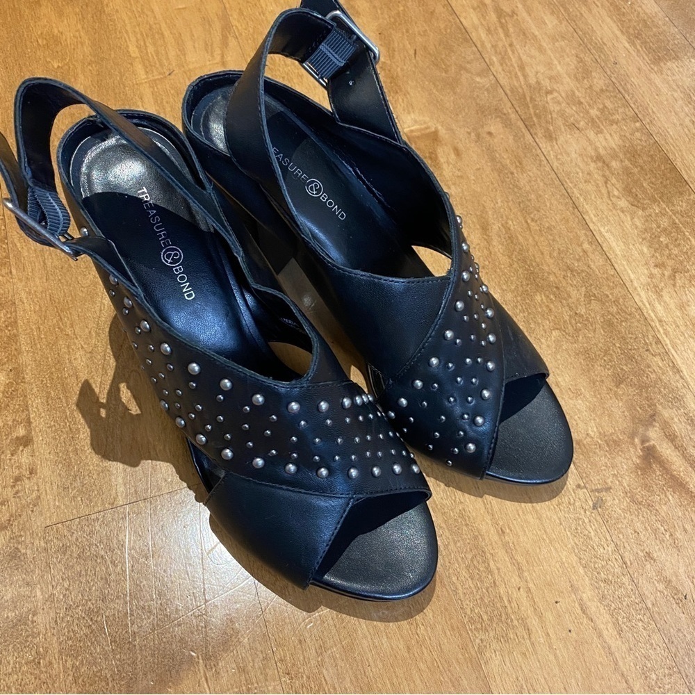 Treasure & Bond Paxon Open-Toe Block Heel Sandal- near new condition.